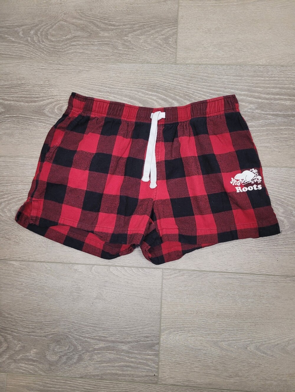 Roots Black & Red Plaid Pattern Classic Short Pant Size: Small